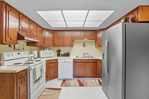 Tiny photo for 435 Park Avenue #Apt 101, Fostoria, OH 44830 (MLS # 10000016)