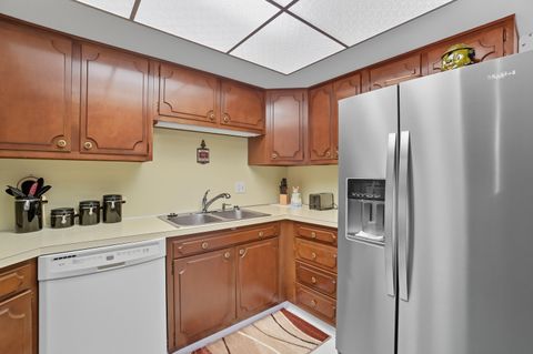 Tiny photo for 435 Park Avenue #Apt 101, Fostoria, OH 44830 (MLS # 10000016)