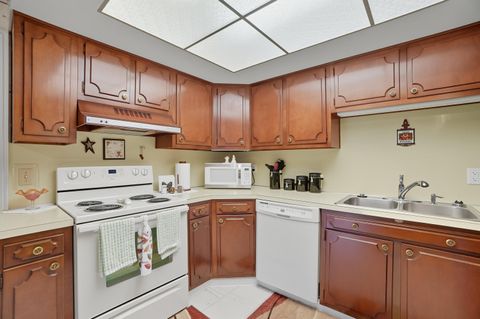Tiny photo for 435 Park Avenue #Apt 101, Fostoria, OH 44830 (MLS # 10000016)