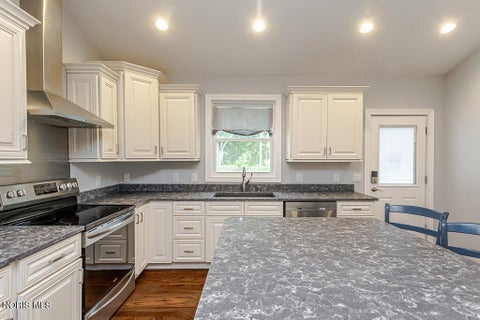Tiny photo for 24269 W Second Street, Grand Rapids, OH 43522 (MLS # 10009500)