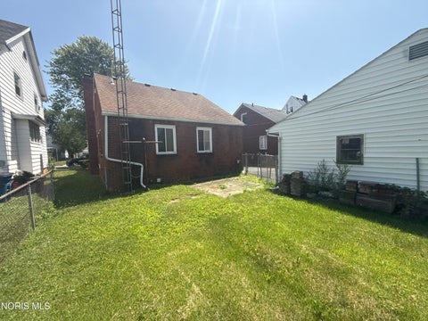 Tiny photo for 233 Majestic Drive, Toledo, OH 43608 (MLS # 10009915)