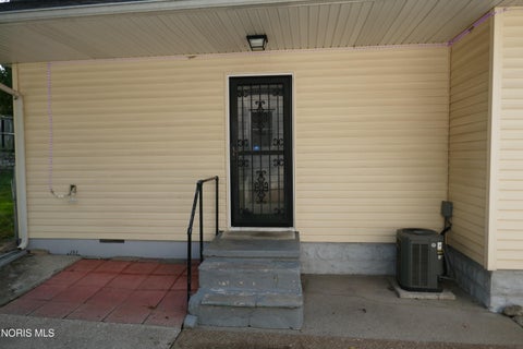 Tiny photo for 2555 Westbrook Drive, Toledo, OH 43613 (MLS # 10011045)