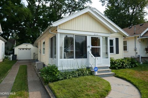 Photo of 2555 Westbrook Drive, Toledo, OH 43613 (MLS # 10011045)