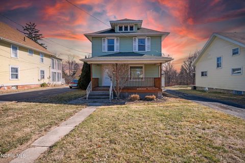 Photo of 5814 Summit Street, Sylvania, OH 43560 (MLS # 10004620)