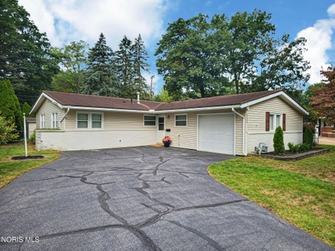 Homes For Sale - 4743 Oak Glen Drive<br/> Toledo, OH 43613