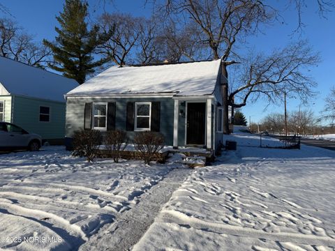 Photo of 502 Brighton Avenue, Toledo, OH 43609 (MLS # 10002075)