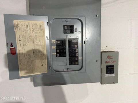 Tiny photo for 502 Brighton Avenue, Toledo, OH 43609 (MLS # 10002075)