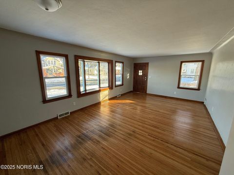 Tiny photo for 502 Brighton Avenue, Toledo, OH 43609 (MLS # 10002075)