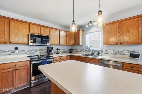 Tiny photo for 827 Wood Sorrel Lane, Perrysburg, OH 43551 (MLS # 10011460)
