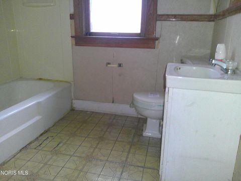 Tiny photo for 411 W Manhattan Boulevard, Toledo, OH 43608 (MLS # 10004231)