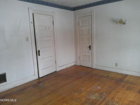 Tiny photo for 411 W Manhattan Boulevard, Toledo, OH 43608 (MLS # 10004231)