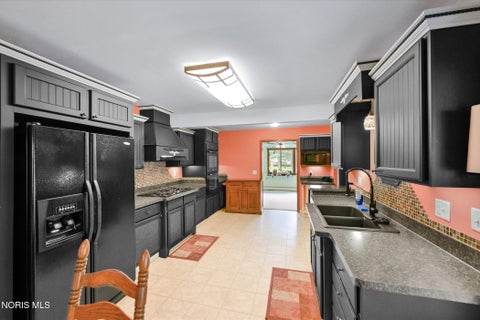 Tiny photo for 165 N Yarrow Street, Oregon, OH 43616 (MLS # 10012344)