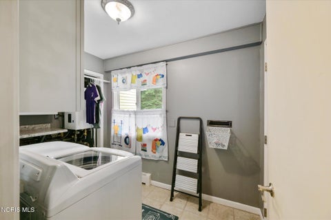 Tiny photo for 165 N Yarrow Street, Oregon, OH 43616 (MLS # 10012344)