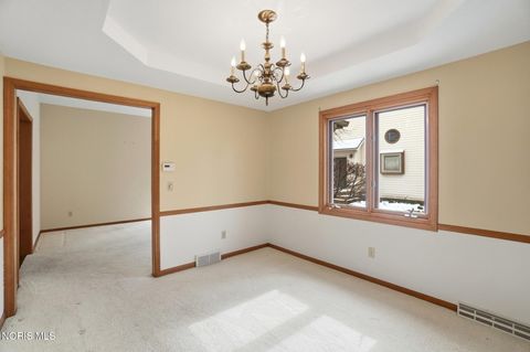 Tiny photo for 2312 Ashton Court, Maumee, OH 43537 (MLS # 10005333)