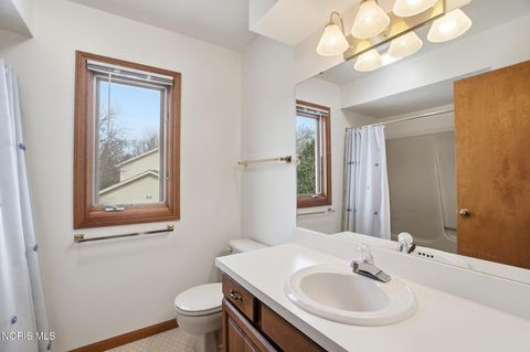 Tiny photo for 2312 Ashton Court, Maumee, OH 43537 (MLS # 10005333)