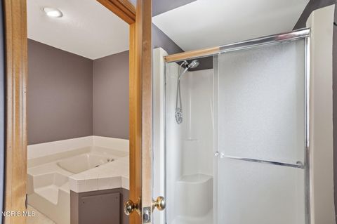 Tiny photo for 2312 Ashton Court, Maumee, OH 43537 (MLS # 10005333)