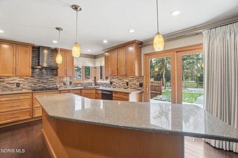 Tiny photo for 2312 Ashton Court, Maumee, OH 43537 (MLS # 10005333)