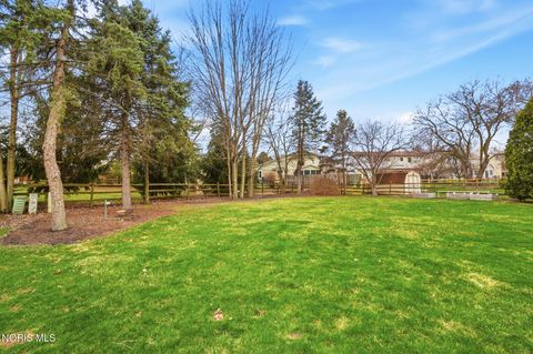 Tiny photo for 2312 Ashton Court, Maumee, OH 43537 (MLS # 10005333)