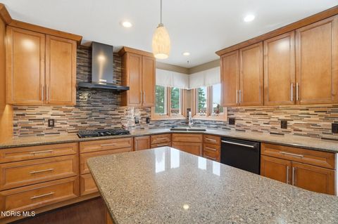 Tiny photo for 2312 Ashton Court, Maumee, OH 43537 (MLS # 10005333)