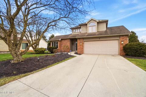 Tiny photo for 2312 Ashton Court, Maumee, OH 43537 (MLS # 10005333)