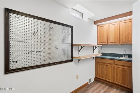 Tiny photo for 2312 Ashton Court, Maumee, OH 43537 (MLS # 10005333)