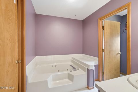 Tiny photo for 2312 Ashton Court, Maumee, OH 43537 (MLS # 10005333)