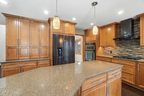 Tiny photo for 2312 Ashton Court, Maumee, OH 43537 (MLS # 10005333)