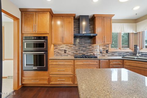 Tiny photo for 2312 Ashton Court, Maumee, OH 43537 (MLS # 10005333)