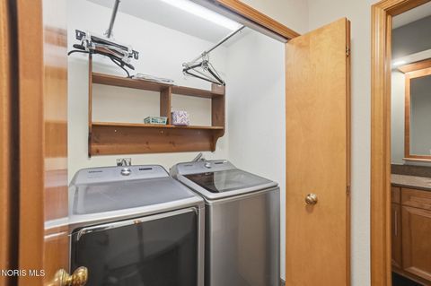 Tiny photo for 2312 Ashton Court, Maumee, OH 43537 (MLS # 10005333)