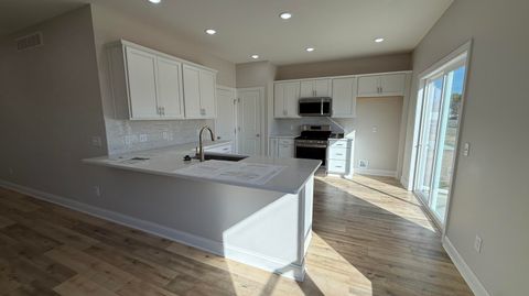 Tiny photo for 719 W Ironwood Drive, Rossford, OH 43460 (MLS # 10000760)