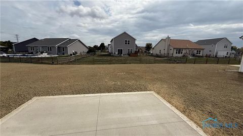 Tiny photo for 719 W Ironwood Drive, Rossford, OH 43460 (MLS # 10000760)