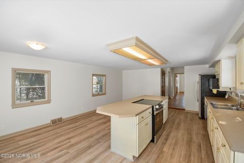 Tiny photo for 701 W Broadway Street, Maumee, OH 43537 (MLS # 10003698)