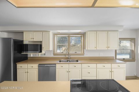 Tiny photo for 701 W Broadway Street, Maumee, OH 43537 (MLS # 10003698)