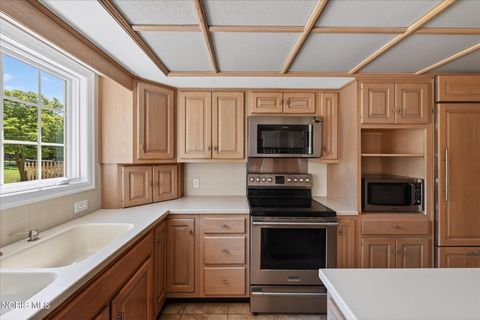 Tiny photo for 4550 Farmington Road, Toledo, OH 43623 (MLS # 10008513)