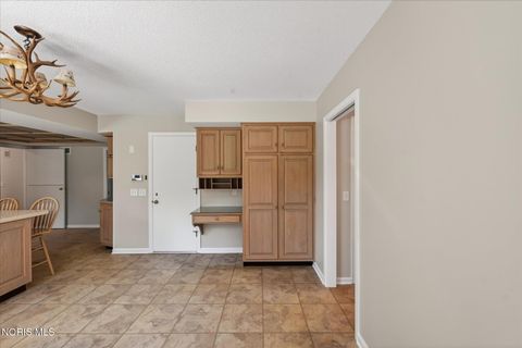 Tiny photo for 4550 Farmington Road, Toledo, OH 43623 (MLS # 10008513)