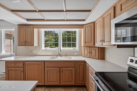 Tiny photo for 4550 Farmington Road, Toledo, OH 43623 (MLS # 10008513)