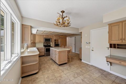 Tiny photo for 4550 Farmington Road, Toledo, OH 43623 (MLS # 10008513)