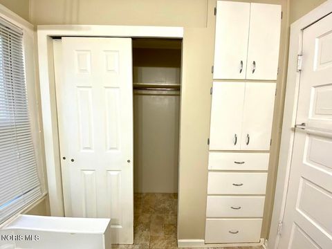 Tiny photo for 541 Myers Street, Toledo, OH 43609 (MLS # 10007599)
