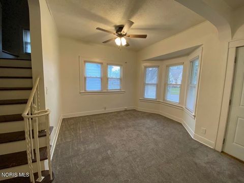 Tiny photo for 541 Myers Street, Toledo, OH 43609 (MLS # 10007599)