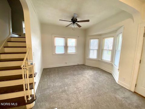 Tiny photo for 541 Myers Street, Toledo, OH 43609 (MLS # 10007599)