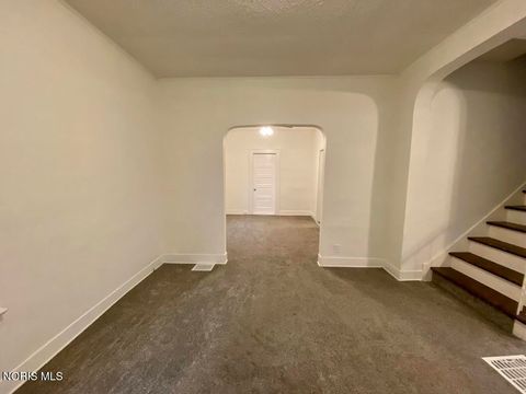 Tiny photo for 541 Myers Street, Toledo, OH 43609 (MLS # 10007599)