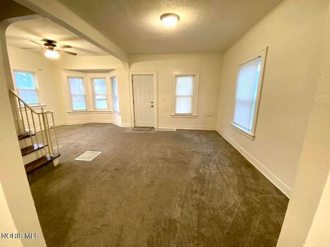 Tiny photo for 541 Myers Street, Toledo, OH 43609 (MLS # 10007599)