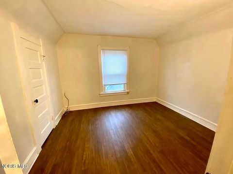 Tiny photo for 541 Myers Street, Toledo, OH 43609 (MLS # 10007599)