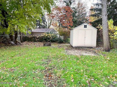 Tiny photo for 541 Myers Street, Toledo, OH 43609 (MLS # 10007599)