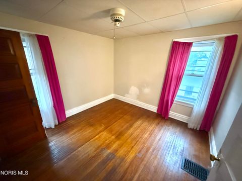 Tiny photo for 975 Woodland Avenue, Toledo, OH 43607 (MLS # 10007931)