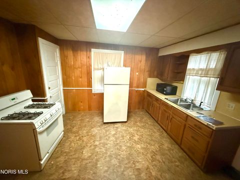 Tiny photo for 975 Woodland Avenue, Toledo, OH 43607 (MLS # 10007931)
