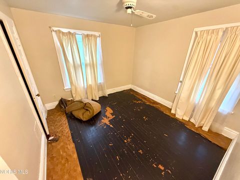 Tiny photo for 975 Woodland Avenue, Toledo, OH 43607 (MLS # 10007931)