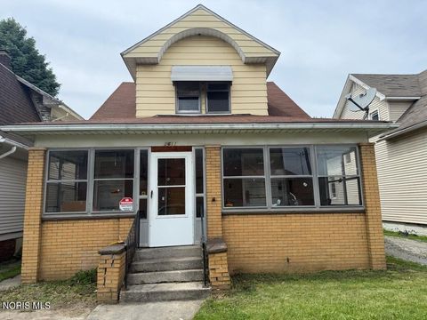 Photo of 2611 Chase Street, Toledo, OH 43611 (MLS # 10009635)
