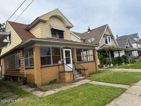 Tiny photo for 2611 Chase Street, Toledo, OH 43611 (MLS # 10009635)