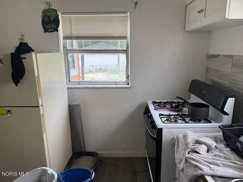 Tiny photo for 2611 Chase Street, Toledo, OH 43611 (MLS # 10009635)
